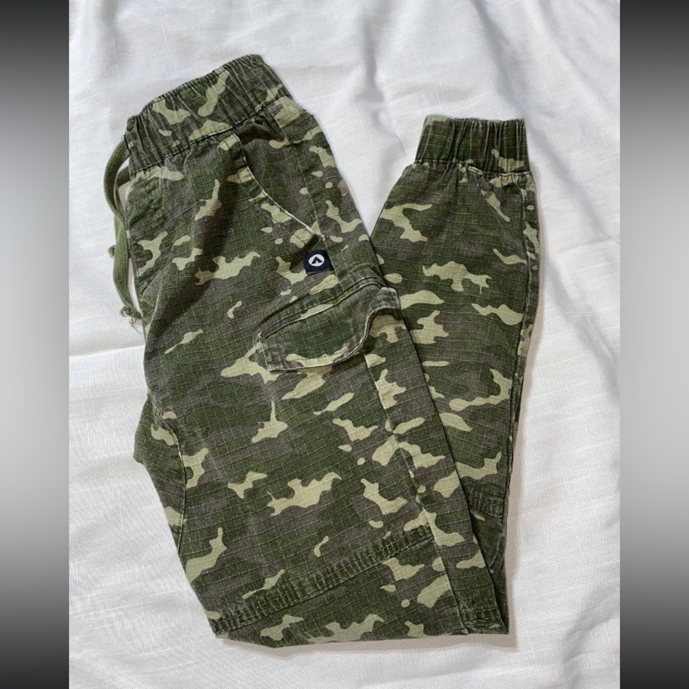 airwalk joggers kids size small 6-7